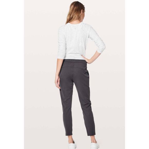 Lululemon On The Fly Pant in Dark Shadow - Picture 2 of 8